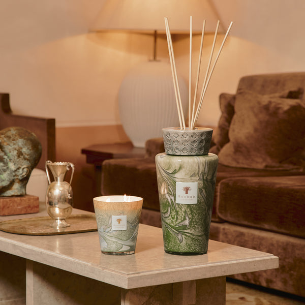 Leaves Marius Candle <br> 
Petitgrain, Olive Tree, Cypress
<br> Limited Edition
<br> (H 16) cm