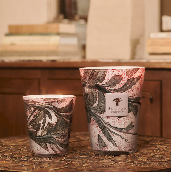 Leaves Manon Candle <br> 
Blackcurrant, Rose, Sandalwood
<br> Limited Edition
<br> (H 16) cm