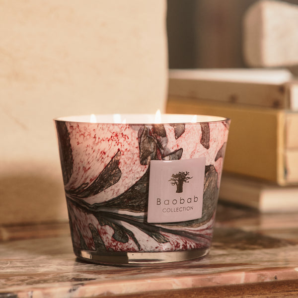 Leaves Manon Candle <br> 
Blackcurrant, Rose, Sandalwood
<br> Limited Edition
<br> (H 10) cm