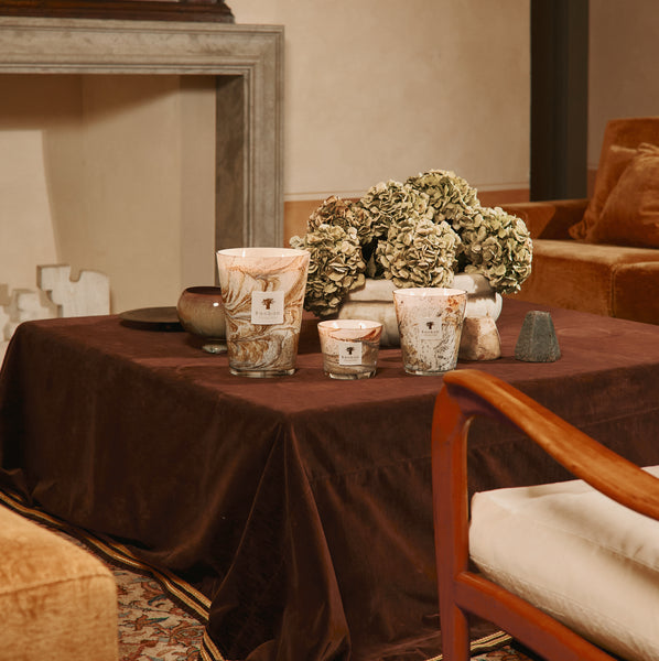 Leaves Naïs Candle <br> 
Bergamot, Lily of the Valley, Cypress
<br> Limited Edition
<br> (H 10) cm