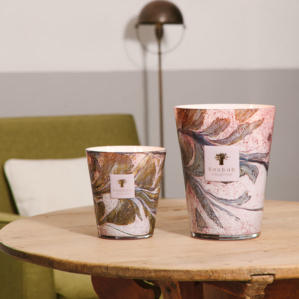Leaves Manon Candle <br> 
Blackcurrant, Rose, Sandalwood
<br> Limited Edition
<br> (H 16) cm