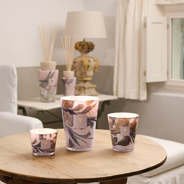 Leaves Manon Candle <br> 
Blackcurrant, Rose, Sandalwood
<br> Limited Edition
<br> (H 16) cm