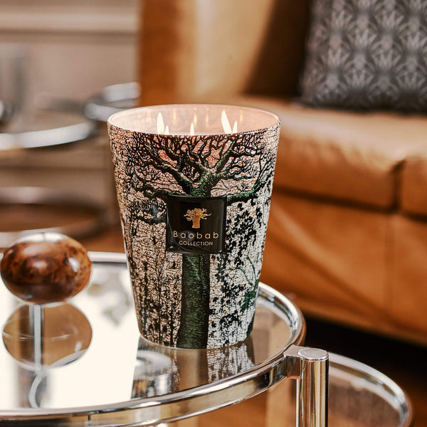 Sacred Trees Kani Candle <br> 
Vetiver, Galbanum, Leather <br> 
Limited Edition <br> 
(H 24) cm