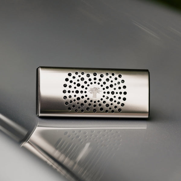 Les Exclusives Platinum Car Diffuser <br> 
Amber, Nutmeg, Vetiver