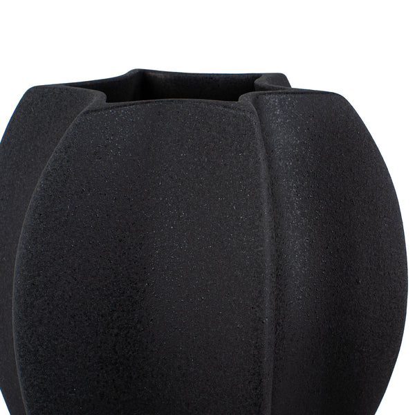 The Flux Vase <br> 
Cosmic Black
<br> (L 24.5 x W 26 x H 56.5) cm