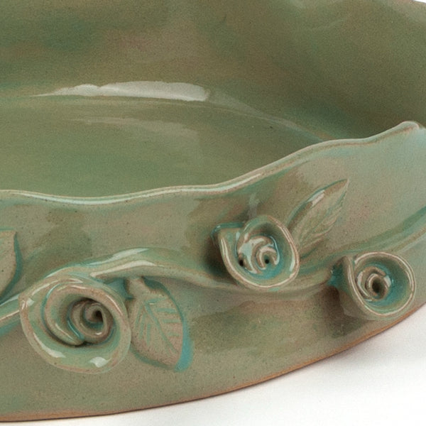 Roses Crafted Round Dish <br> Pistachio Green<br> (Ø 32 x H 9.5) cm