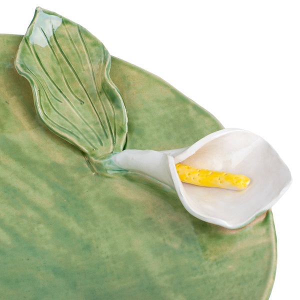 Lilies Flat Dish on Stand <br>  
Moss Green
<br> ( Ø 44 x H 15) cm
