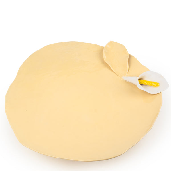 Lilies Flat Dish on Stand <br> Pastel Yellow <br> (Ø 40 x H 10) cm