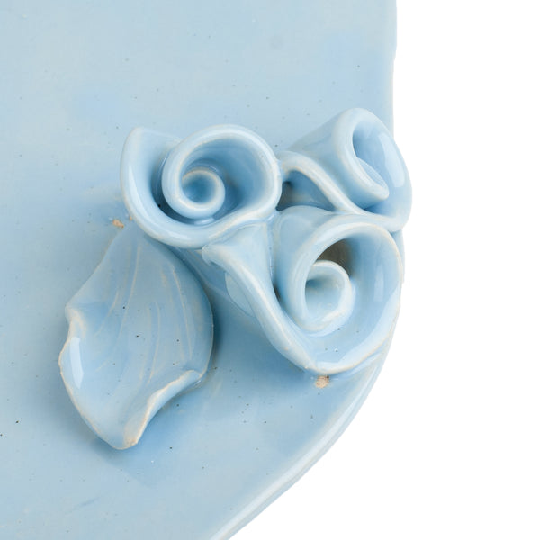 Roses Flat Dish on Stand <br> Pastel Blue <br> (Ø 42 x H 9) cm