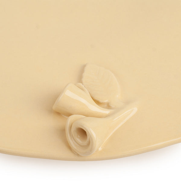 Roses Flat Dish on Stand <br> Pastel Yellow <br> (Ø 42 x H 9) cm
