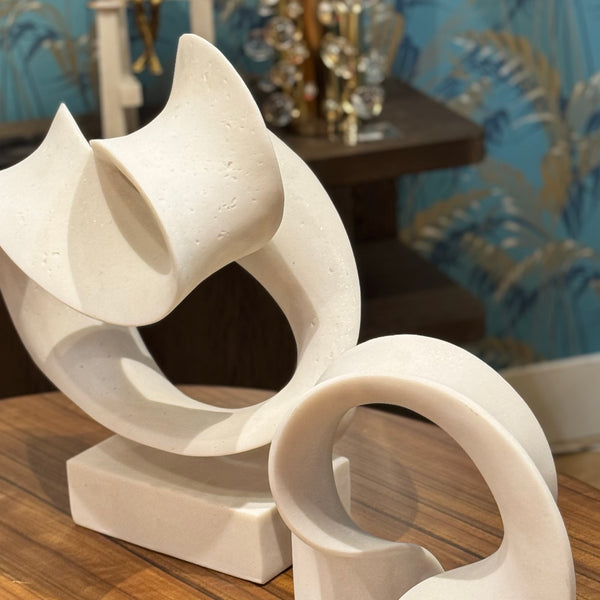 Curved Sculpture on Base <br> (L 44.5 x W 27.5 x H 48.5) cm