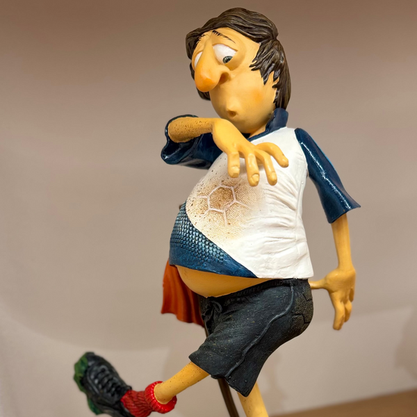 The Football Player <br> (L 17 x H 37) cm