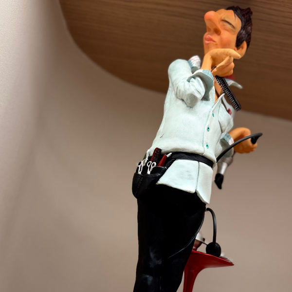 The Hairdresser <br> (L 17 x H 44) cm