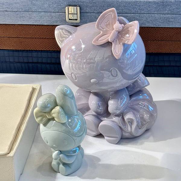 Hello Kitty Figurine <br> 
(L 14 x W 16 x H 23) cm