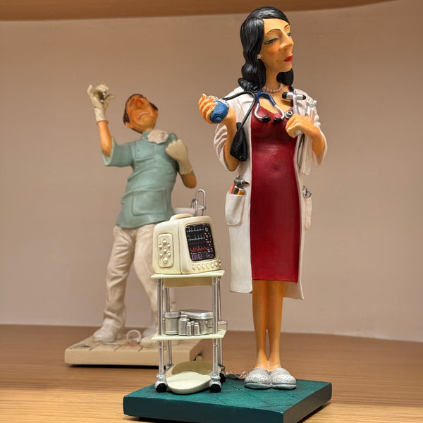 Madam Doctor <br> (L 9.5 x H 24) cm