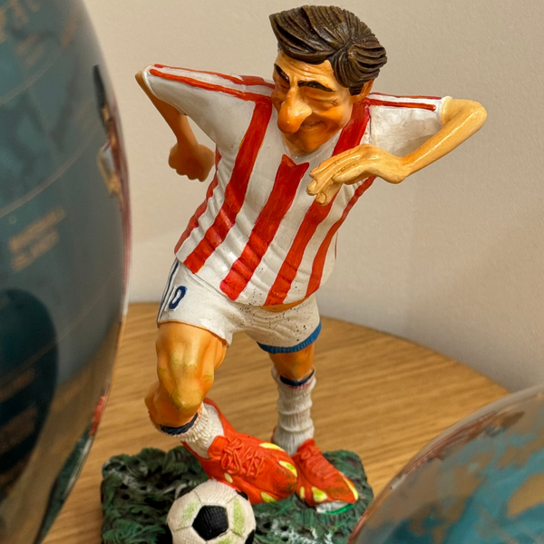 The Football Player <br> (L 11 x H 20) cm