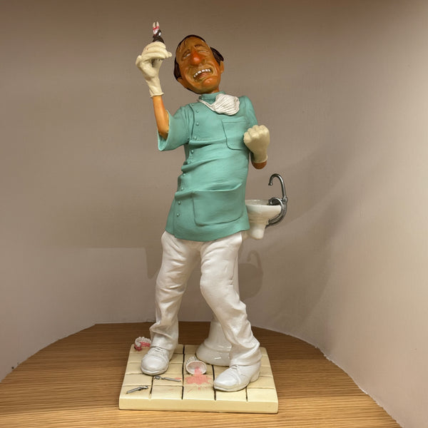 The Dentist <br> (L 18 x H 40) cm
