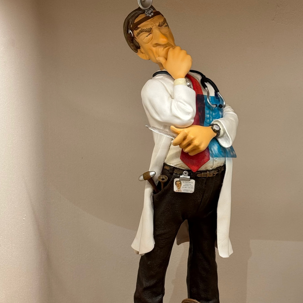 The Doctor <br>  (L 17 x H 45) cm