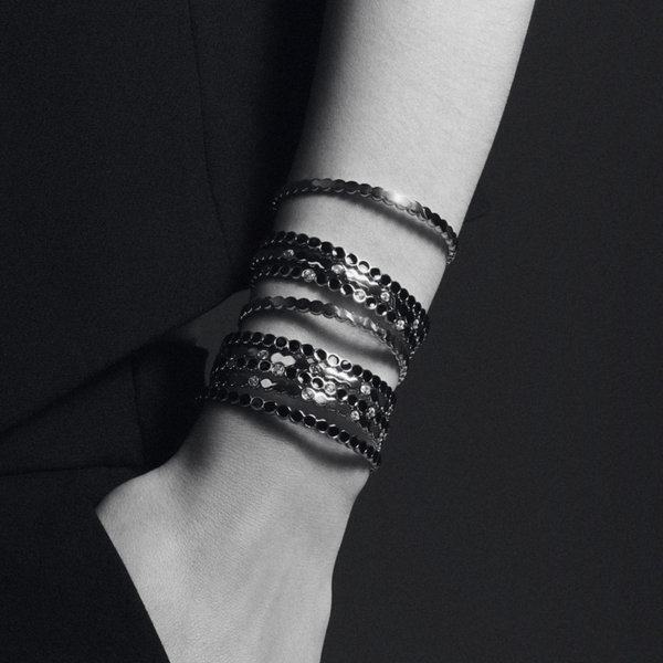 Lumi Thin Cuff <br>
Silver / Black
