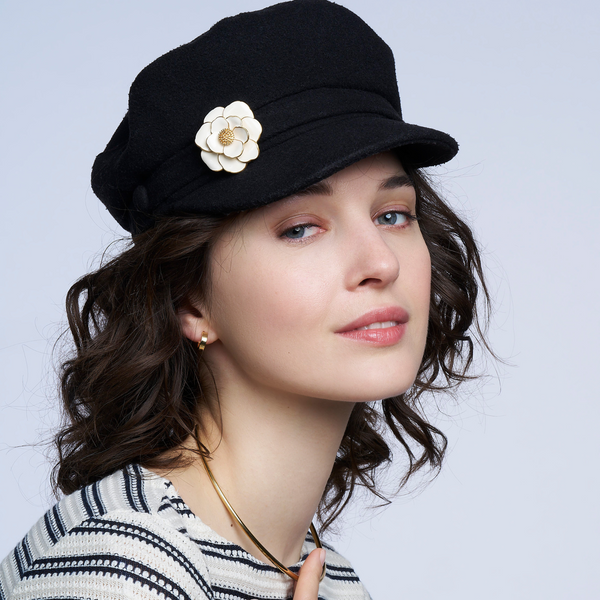 Mini Hoop Earrings <br>
Light Gold