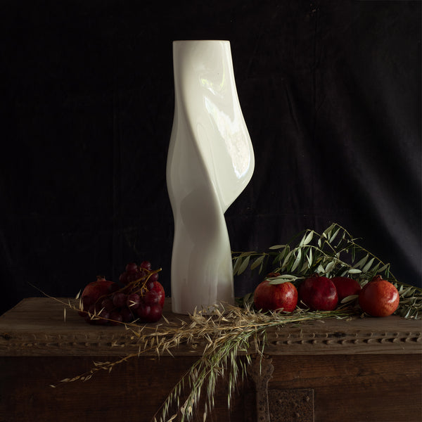 The Elegy Vase <br> 
Glacier White
<br> (L 15.5 x W 28 x H 57) cm