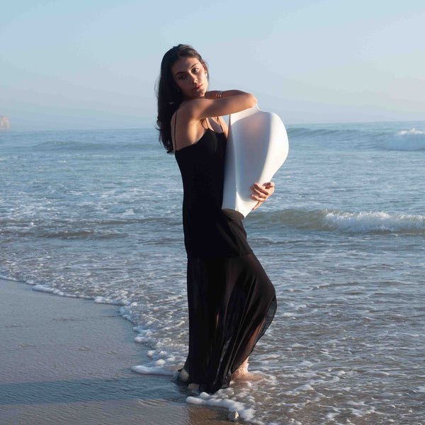 The Promise Vase <br> 
Pearl White
<br> (L 26.5 x W 33 x H 57) cm