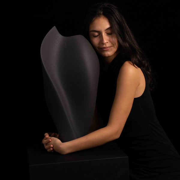 The Promise Vase <br> 
Cosmic Black
<br> (L 26.5 x W 33 x H 57) cm