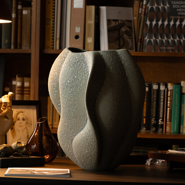 The Embrace Vase <br> 
Volcanic Grey
<br> (L 31 x W 38.5 x H 43) cm