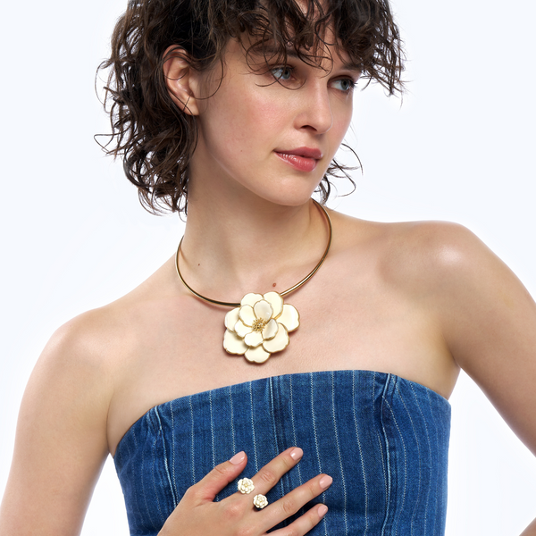 Peony Ring <br>
White Sand