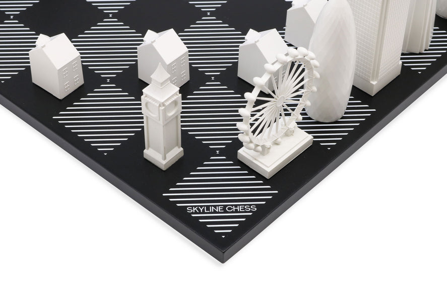 Chess Set <br> Special Edition <br> New York vs London with Black & White Wooden Board