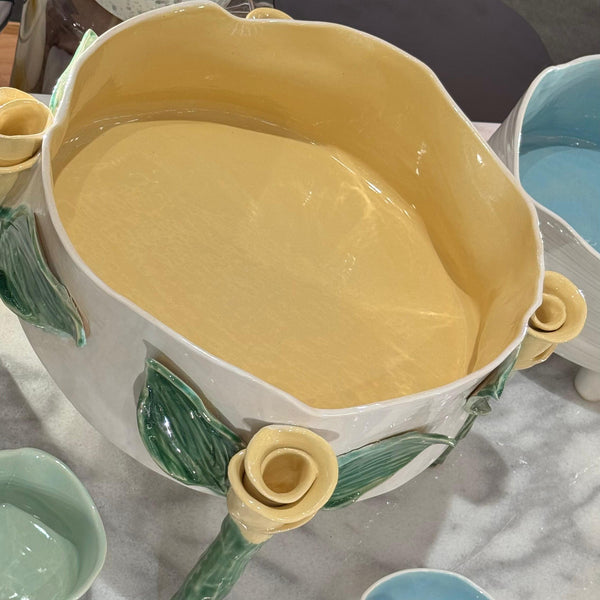 Round Dish with Rose Legs <br> Yellow <br> (Ø 32 x H 21.5) cm