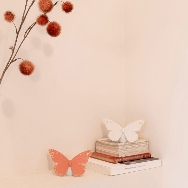 Butterfly Figurine <br> 
White <br> 
(L 6 x W 14 x H 9) cm