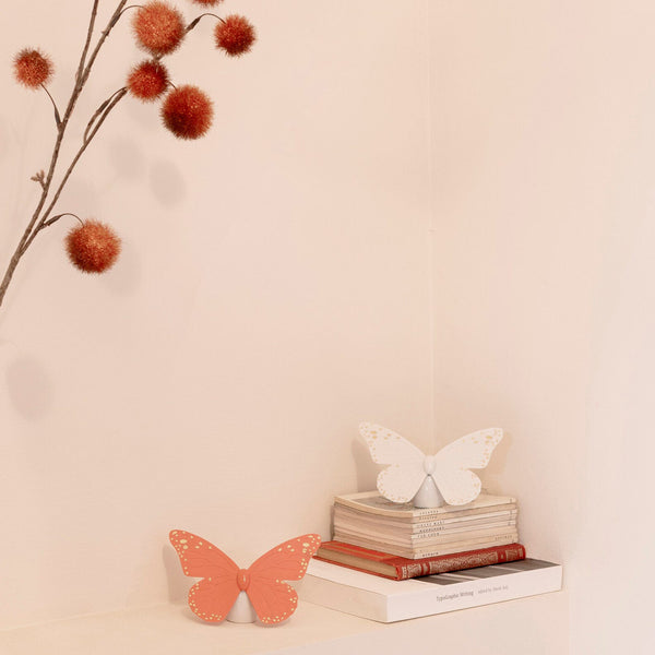 Butterfly Figurine <br> 
Coral <br> 
(L 6 x W 14 x H 9) cm