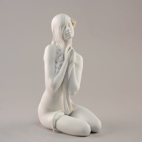 Inner Peace Woman Figurine <br> 
(L 19 x W 13 x H 31) cm