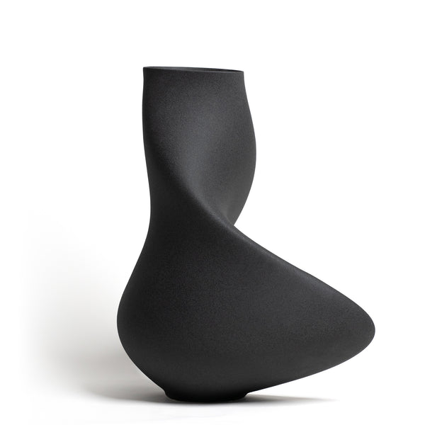 The Magnificat Vase <br> 
Cosmic Black
<br> (L 31 x W 55.5 x H 58) cm