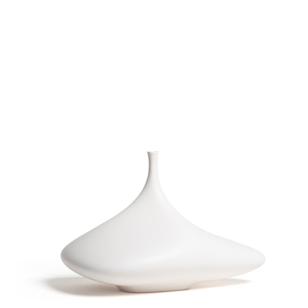 The Reverie Vase <br> 
Pearl White
<br> (L 27 x W 44 x H 29.5) cm