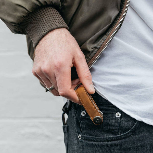 Crazy-Horse Key Organizer <br> Chestnut Brown with Brown Stitching