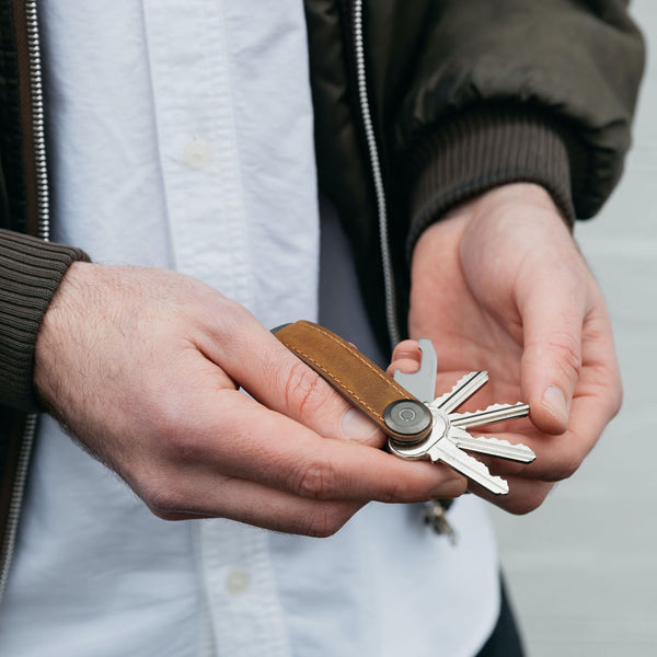 Crazy-Horse Key Organizer <br> Chestnut Brown with Brown Stitching