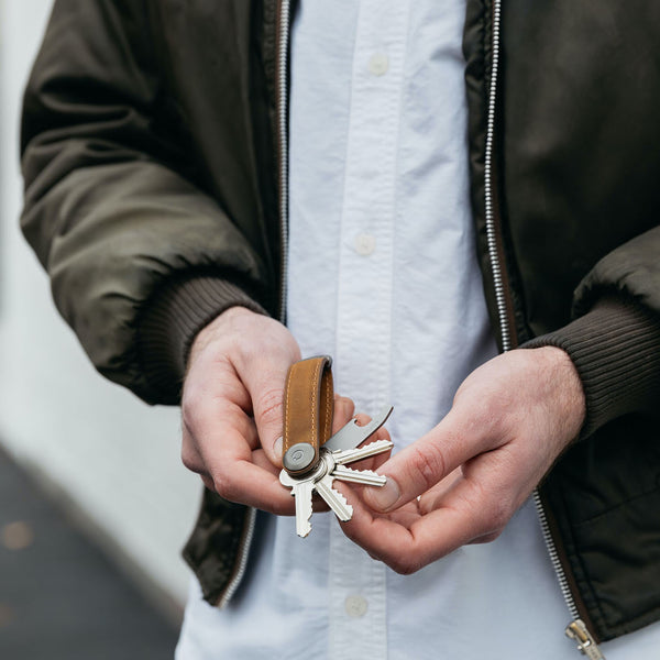Crazy-Horse Key Organizer <br> Chestnut Brown with Brown Stitching