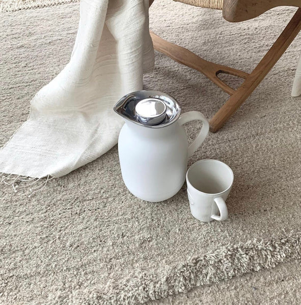 Amphora Vacuum Coffee Jug <br> Soft White <br> 1 Liter