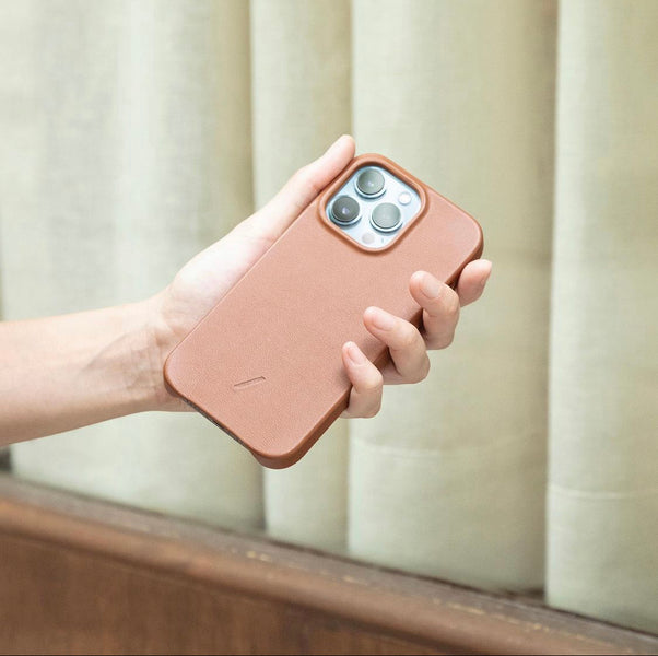 Clic Classic-MagSafe <br> iPhone Case 13 <br> Tan